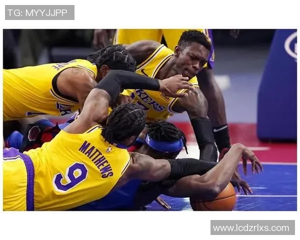 最终一攻刷三双？文班：我不记得比分，但我认为是正确的决议