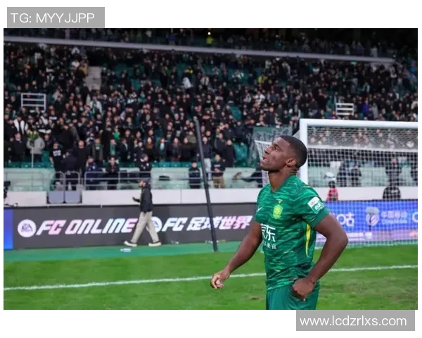 法比奥跪地爆哭!职业生涯首冠,足协杯决赛戴帽,包办两大金靴